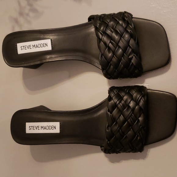 Steve Madden Shoes - Steve Madden NWOT black Palas slide sandal. Never worn size 7